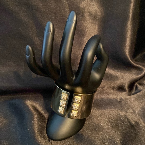 Vintage Victoria’s Secret cuff bracelet Gold color with Rhinestones - Picture 2 of 3